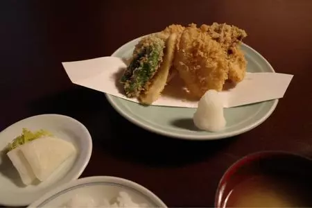 登良屋（とらや）