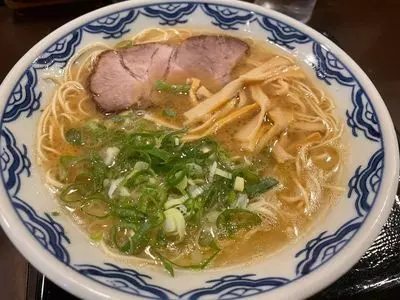 博多麺房 赤のれん 西麻布本店（はかためんぼう あかのれん）