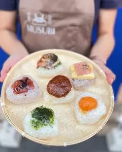 おむすび専門店&立ち飲み　MUSUBI