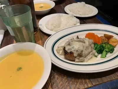 カフェ&グリル シズルガズル 渋谷ヒカリエ店（Cafe&Grill SIZZLEGAZZLE）
