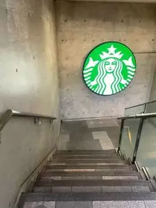 スターバックスコーヒー 表参道ヒルズ店（STARBUCKS COFFE）