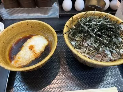 なぜ蕎麦にラー油を入れるのか。 新橋店