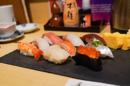 佃瀧三郎すしうなぎ 両国江戸NOREN店（ツクダ タキサブロウスシウナギ）