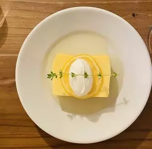 trois（トロワ）