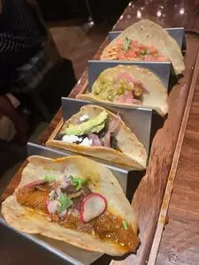 el caliente modern mexicano