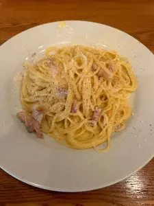 トラットリア ピッツェリア ピレウス（Trattoria Pizzeria Pireus）