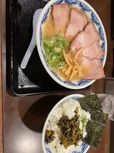 博多麺房 赤のれん 西麻布本店（はかためんぼう あかのれん）