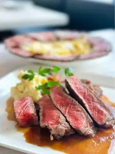 シカゴピザ&ボルケーノパスタ Meat&Cheese Forne（ミートアンドチーズ フォルネ）