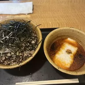 なぜ蕎麦にラー油を入れるのか。 東新宿店