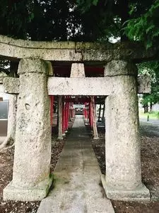 与次郎稲荷神社／六田の石鳥居