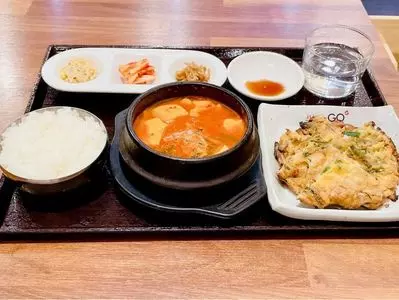 JIJIMI GO & NENE CHICKEN（チヂミ ゴー & ネネ チキン）