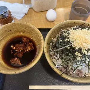なぜ蕎麦にラー油を入れるのか。 東新宿店