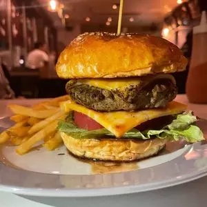 3000日かけて完成した極上ハンバーガー Field（【旧店名】Cafe&Bar Field）