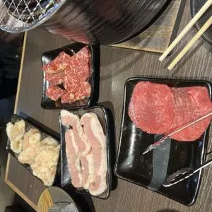 炭火焼肉 じんじん
