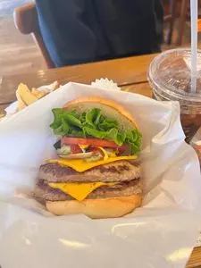 フレッシュネスバーガー 麻布十番店（FRESHNESS BURGER）