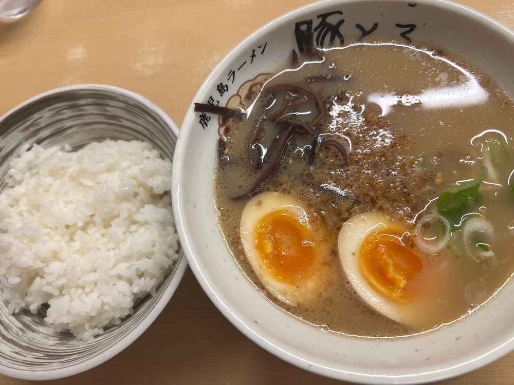 ステップさんが投稿した鹿児島ラーメン 豚とろ 鹿児島中央駅前店に関する口コミの画像