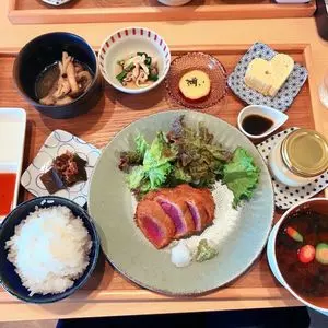 Cafe Dining Roseau（カフェ ダイニング ロゾ）