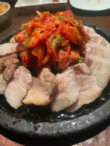 コリアンダイニング クオンズ 大宮店（【旧店名】QWONS大宮店）