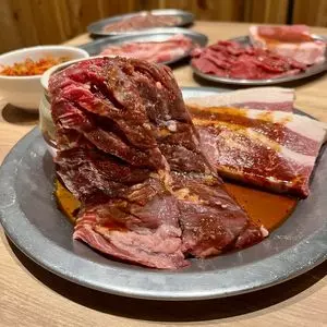 個室 神戸焼肉×食べ放題専門店 肉丸 三宮本店（にくまる）