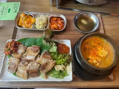 タレ焼肉と包み野菜の専門店 焼肉くるとん 代官山店