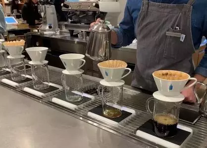 BLUE BOTTLE COFFEE 新宿カフェ店