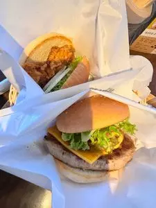 フレッシュネスバーガー 麻布十番店（FRESHNESS BURGER）