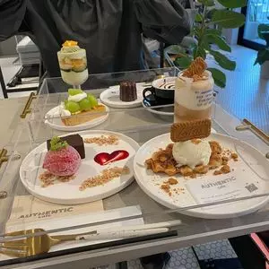 AUTHENTIC cafe（オーセンティック カフェ）