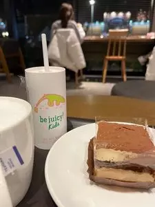 スターバックスコーヒー 日進香久山店