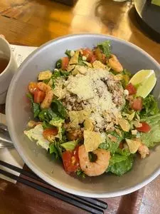 ディーアイワイ サラダ & デリカテッセン（D.I.Y. SALAD & DELICATESSEN）