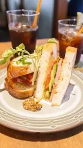 カフェ ビブリオティック ハロー!（Cafe Bibliotic Hello!）