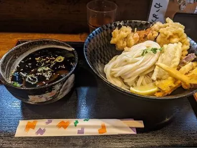 長寿饂飩　つるかめ（チョウジュウドン　ツルカメ）