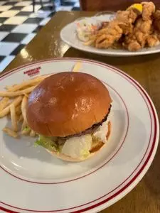 アメリカンハウス クイーンズスクエア店（AMERICAN HOUSE）