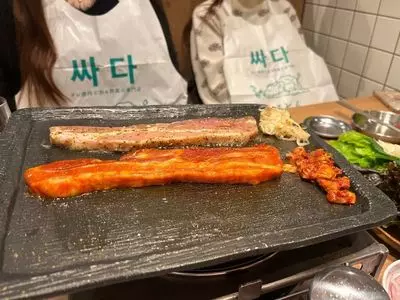 タレ焼肉と包み野菜の専門店 焼肉くるとん たまプラーザ店