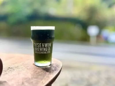 ライズアンドウィン ブルーイングカンパニー バーベキューアンド ジェネラルストア（RISE ＆ WIN Brewing Co. BBQ ＆ General Store）