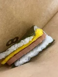 ポーたま 那覇空港国際線フードコート店（pork tamago onigiri）