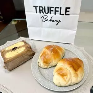 Truffle BAKERY 大阪本店（トリュフベーカリー）