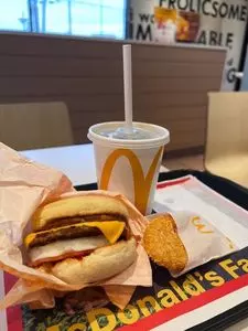 マクドナルド 1号線酒匂店（ＭｃＤｏｎａｌｄ’ｓ）