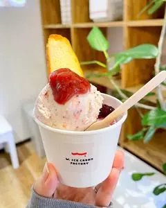 W. ICE CREAM FACTORY（ダブリュー アイス クリーム ファクトリー）