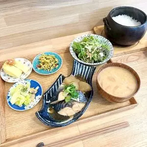 おともトごはん おかもト食堂