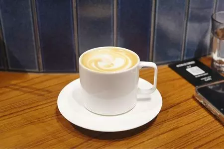 AZABUDAI HILLS CAFÉ（アザブダイ ヒルズ カフェ）