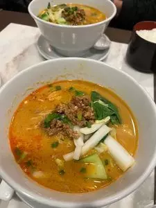 老辺餃子館 新宿別館（ロウベンギョウザカン）