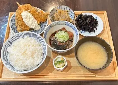 食堂新（ショクドウアラタ）