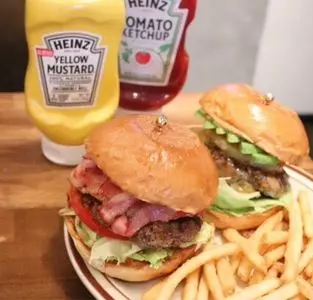 GOOD MUNCHIES 新宿御苑本店（グッド マンチーズ）