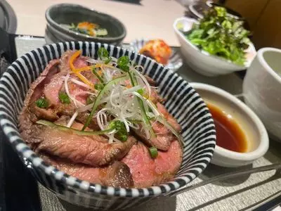 牛刺しと焼肉 仔虎 クリスロード店（コトラ）
