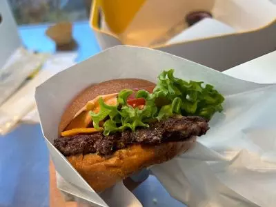 ヘンリーズバーガー 自由が丘