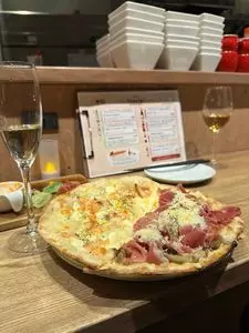 ワイン酒場 ウラッチェ！