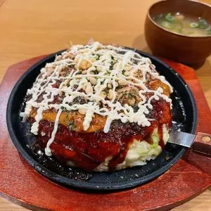 鉄板お好み焼き処 黒。