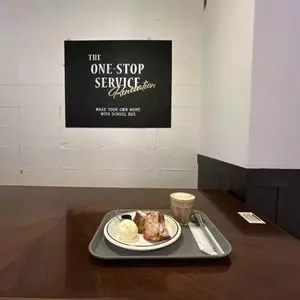 SCHOOL BUS COFFEE STOP MOTOMACHI（スクールバス コーヒーストップ）