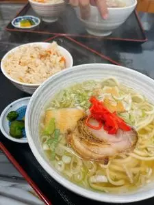 沖縄そば屋（おきなわそばや）