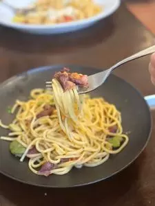 トラットリア エ ピッツェリア アミーチ（TRATTORIA E PIZZERIA AMICI）